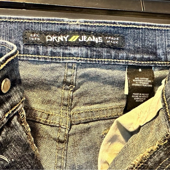 DKNY jeans size 8, stretchy and comfy, boot cut, zippered,30 length. - Picture 8 of 9